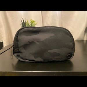 Lululemon Everywhere Belt Bag 1L
